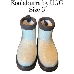 NWT Koolaburra by UGG cream colored Sherpa lined weather protected boots.  Sz 6